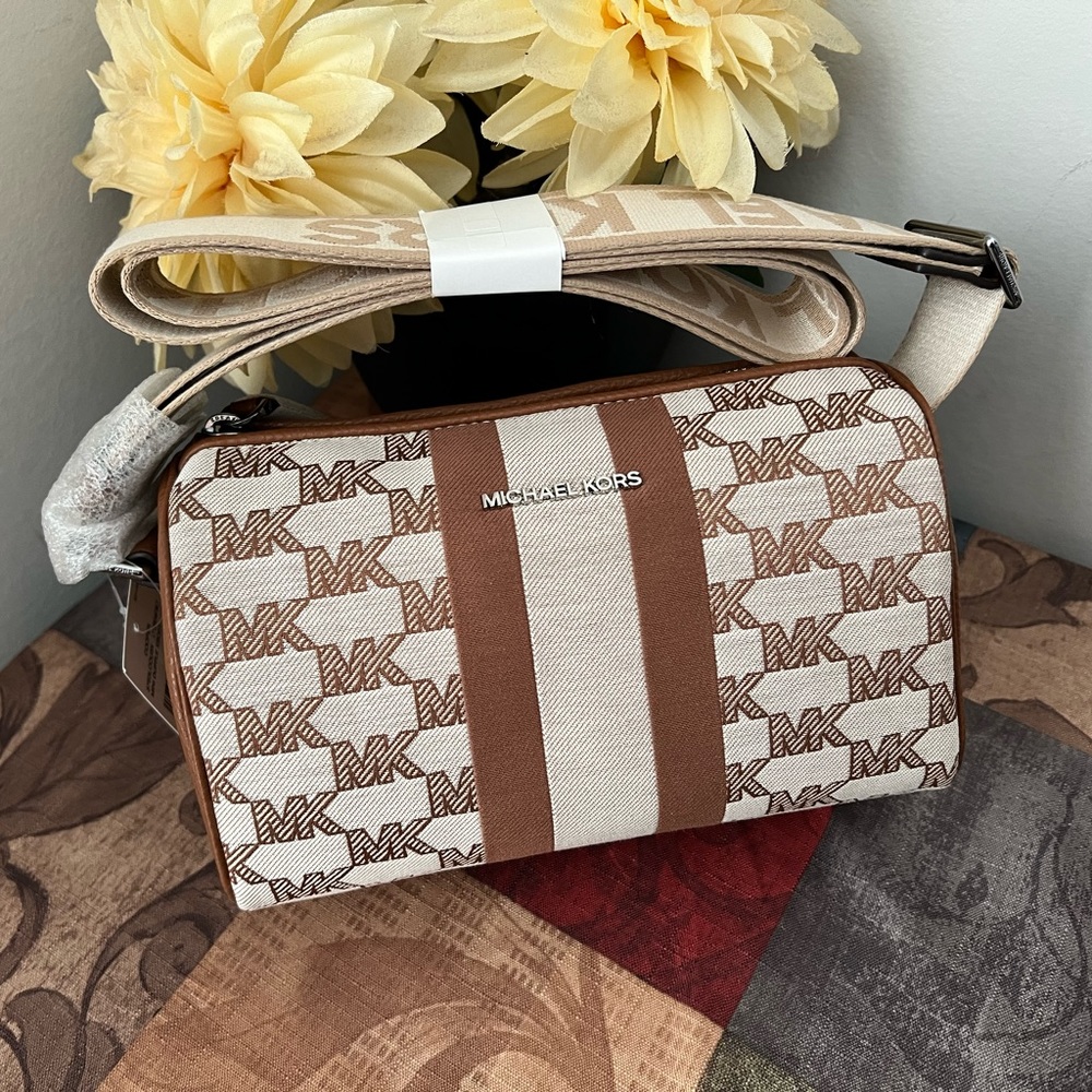 Michael Kors Cooper Small Duffle Bag Crossbody NEW - Picture 5 of 7